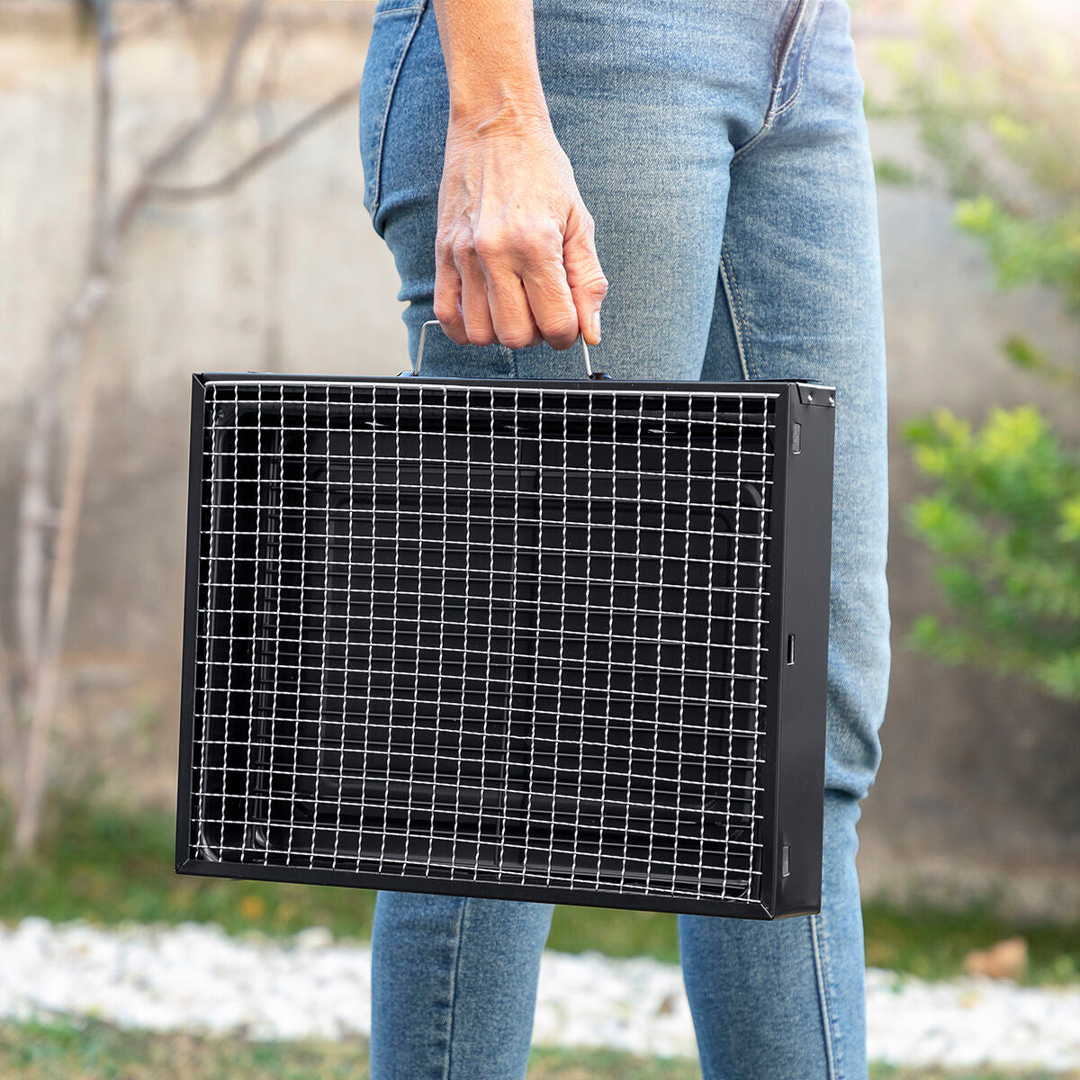 Barbecue pliable et portable à charbon de bois