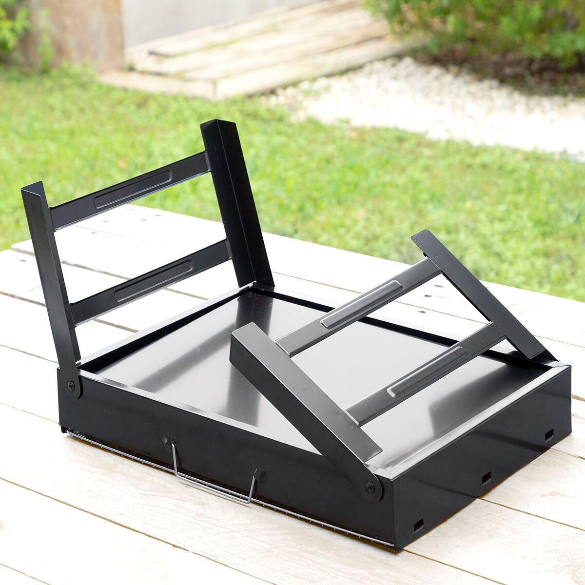 Barbecue pliable et portable à charbon de bois