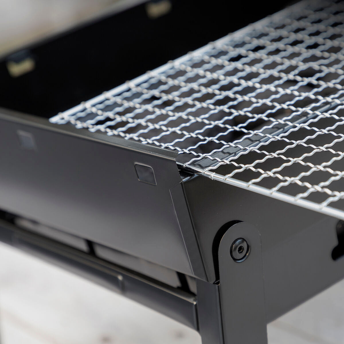 Barbecue pliable et portable à charbon de bois