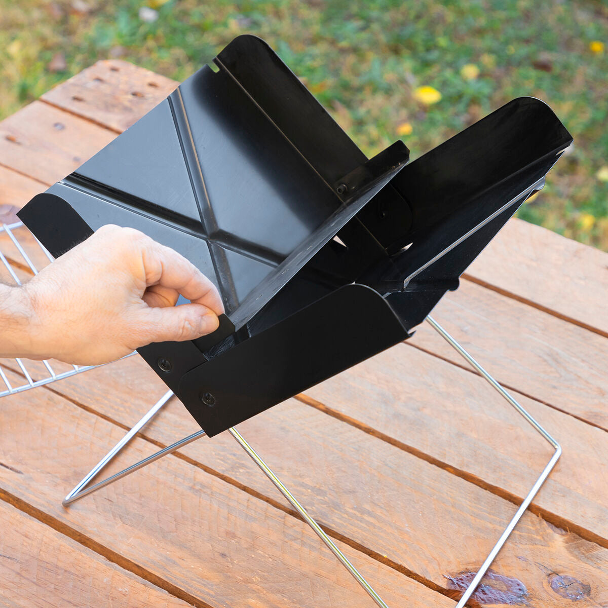 Mini Barbecue Portable Pliable – Grill Charbon Compact pour Camping, Pique-nique & Voyage