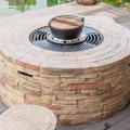 Brasero en pierre premium – Foyer extérieur convivial avec fonction barbecue