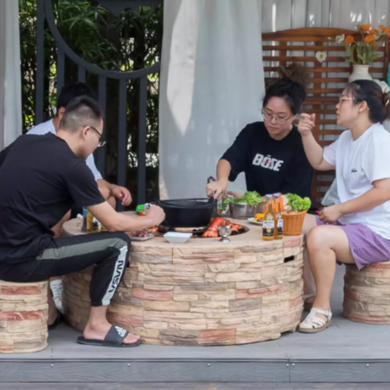 Brasero en pierre premium – Foyer extérieur convivial avec fonction barbecue